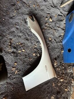 BMW 735 blatník levý