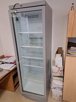 Prosklená chladící lednice