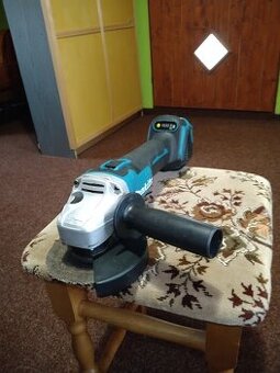 Aku. úhlová bruska Makita - 1