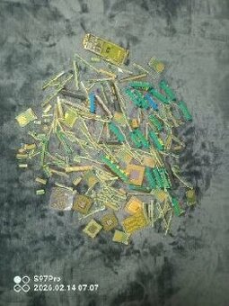 Po zlacené a zlaté konektory piny a kontakty