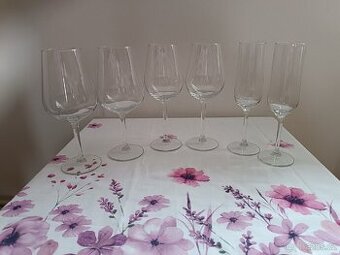 2ks skleniček na červené víno, 2ks na bílé, 2ks sekt