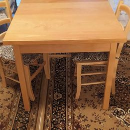 Masivní bukový stůl