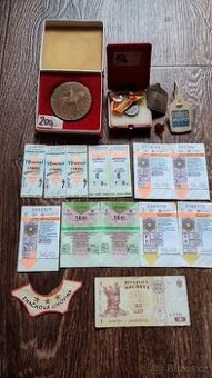 Plaketa, jízdenky MHD atd.