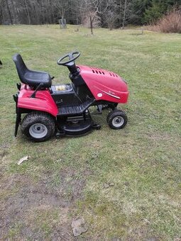 Zahradní traktůrek Castellgarden .