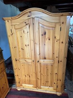 Šatní skříň z masivní borovice, 4868
