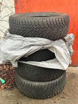 Kola R17 jednu zimu jeté