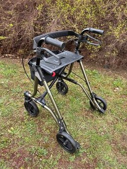 Chodítko čtyřkolové, se sedátkem, brzdami a košíkem