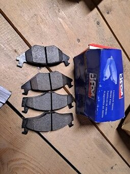 Nové přední destičky golf mk2