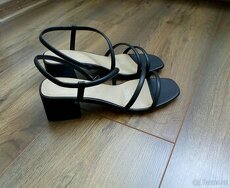 Sandály na podpatku - 1