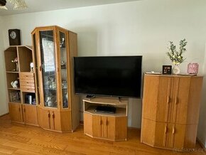 Dřevěná obývací stěna
