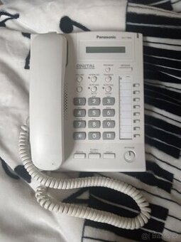 Starý drátový telefon