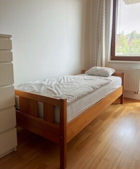 Jednolůžková postel 90×200 s matrací a roštem
