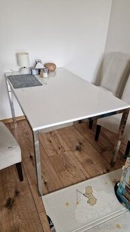 Jídelní stůl Ikea