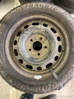 Zimní pneu 195/65 R15 Goodyear