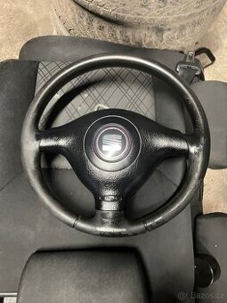 Tříramenný volant Seat. - 1