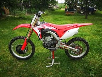 Honda CRF 450R, r.v. 2017 s el. startérem