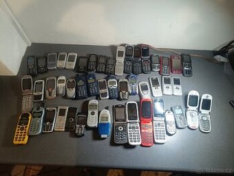 MOBILY 90 LÉTA RŮZNÉ ZNAČKY