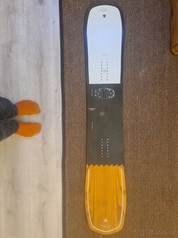 Arbor snowboard Crosscut Camber 158cm a vázání, nový set