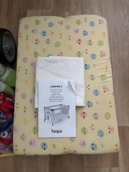 Cestovní postýlka + matrace + nepropustná podložka
