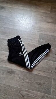 Hezké dámské sametové tepláky Adidas