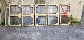 Stará vitrážová okna.