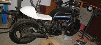 Projekt Kawasaki GPZ 750 cafe racer