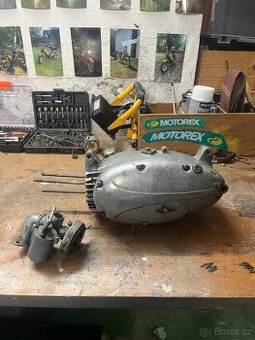 Motor Jawa pařez a karburátor