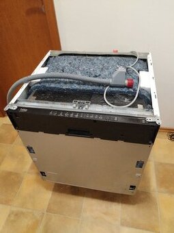 Vestavěná myčka Beko šířka 60cm funkční
