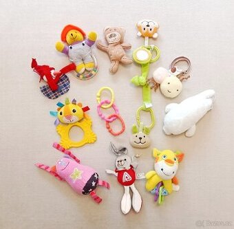 Plyšové hračky k zavěšení na hrazdičku