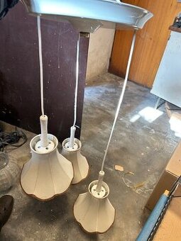 Prodej retro látkového lustru v HK.