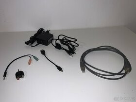 různé kabely