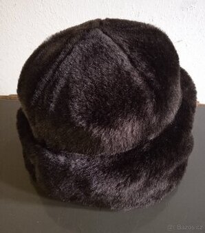 Dámská kožešinová čepice