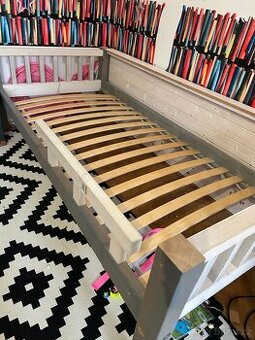 Dřevěná postel - 1