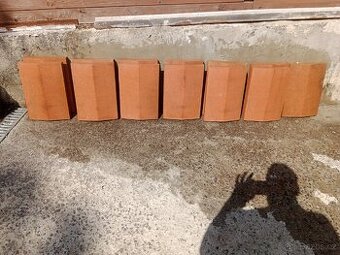 Betonová stříška na plot, barva červená/cihlová