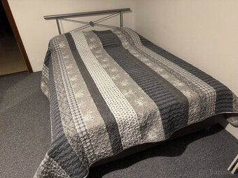 postel s úložným prostorem