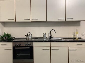 Světlá moderní kuchyně CALLY