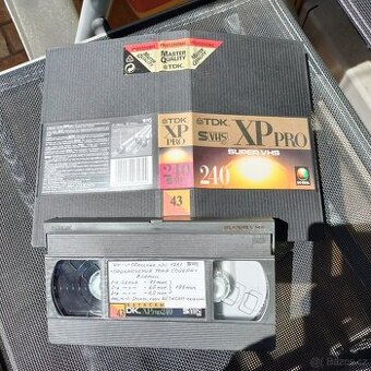 Profesionální S-VHS kazety různých značek