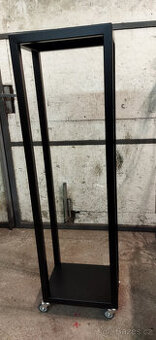 Stojan na dřevo mobilní vnitřní