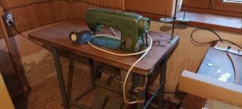 průmyslový šicí stroj