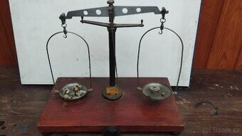 Laboratorní váha, miskové váhy