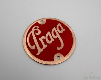 Znak Praga 45 mm – měděný středový znak s červeným podkladem