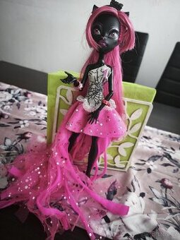 Monster High panenka Catty Noir