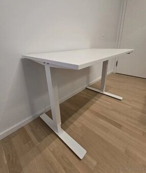 Výškově nastavitelný stůl Ikea Trotten 120x70 cm