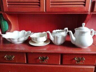 Porcelán čajová konvice, miska, talíř