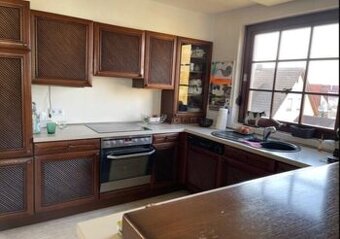 Elegantní tmavá linka z masivu se spotřebiči,6398