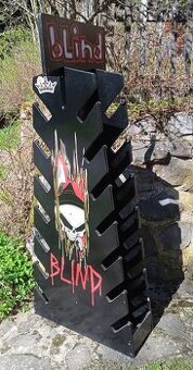 Stojan na skateboardy Zn. Blind