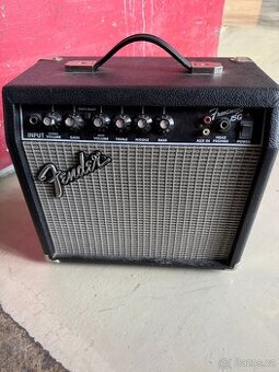 Kytarové tranzistorové kombo Fender Frontman 15G