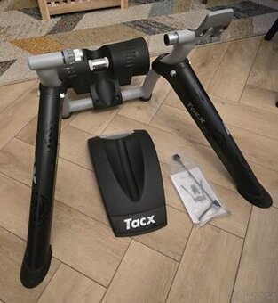 Smart trenažér Tacx Bushido T2780