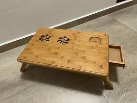 Dřevěný stolek pod PC