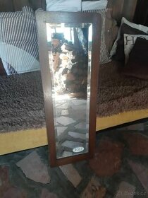 Velká zrcadla s dřevěným rámem - 2ks.- identické